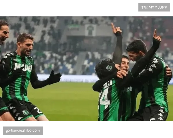 萨索洛前锋贝拉尔迪内切射门精准 威胁对方球门 萨索洛前锋贝拉尔迪内切射门精准 威胁对方球门